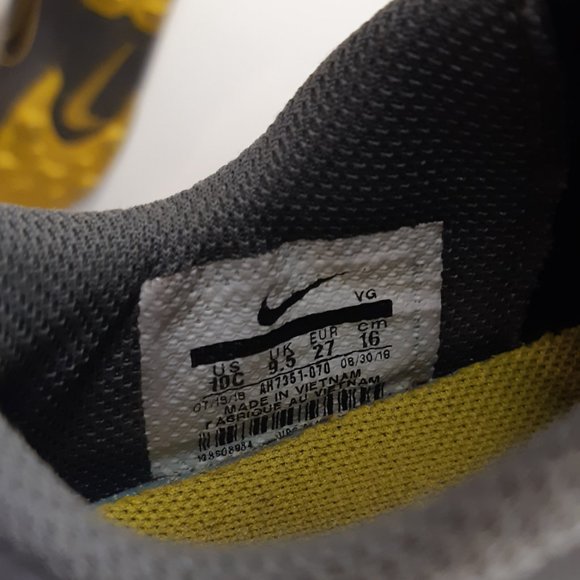 Nike soccer kids shoes - Picture 3 of 5